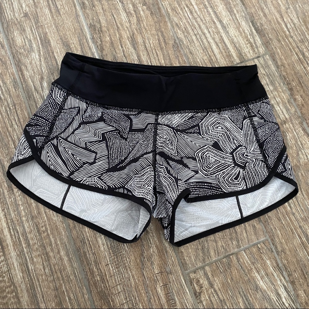 Lilulemon Speed Shorts 4 Dottie Tribe Print